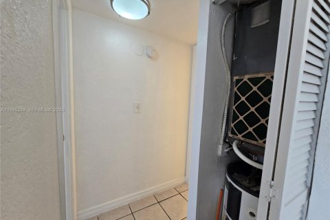 Copropriété à louer à Miami, Floride: 1 chambre, 56.21 m2 № 2047972 - photo 7