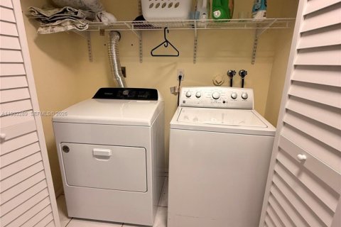 Condo in Coral Springs, Florida, 3 bedrooms  № 1991466 - photo 16