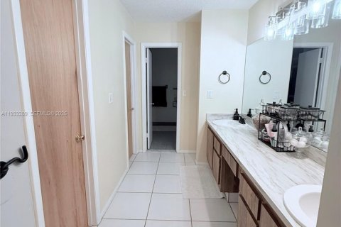 Condo in Coral Springs, Florida, 3 bedrooms  № 1991466 - photo 11