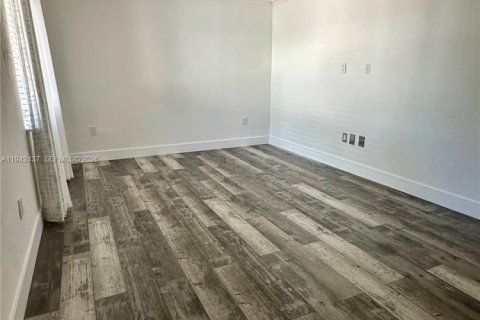 Copropriété à louer à Pinecrest, Floride: 1 chambre, 53.33 m2 № 1999272 - photo 12