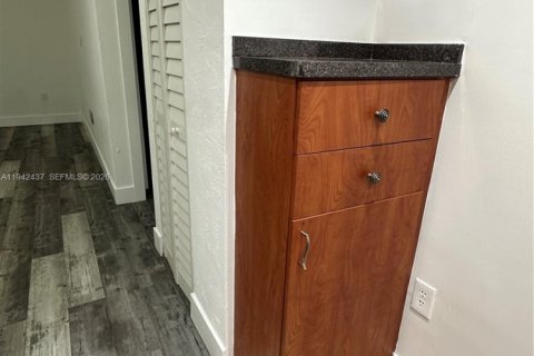 Copropriété à louer à Pinecrest, Floride: 1 chambre, 53.33 m2 № 1999272 - photo 6