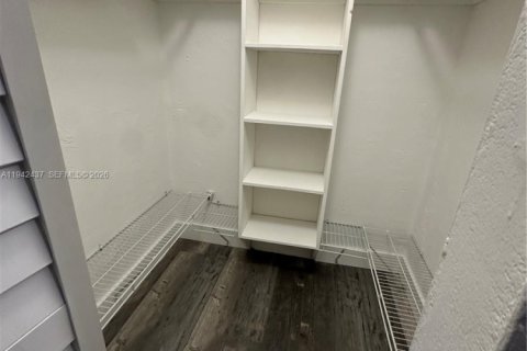 Copropriété à louer à Pinecrest, Floride: 1 chambre, 53.33 m2 № 1999272 - photo 9