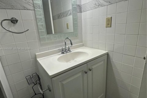 Copropriété à louer à Pinecrest, Floride: 1 chambre, 53.33 m2 № 1999272 - photo 11