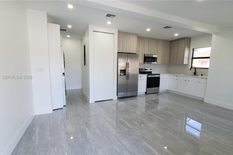 Appartement à louer à Miami, Floride: 3 chambres, 83.61 m2 № 2002055 - photo 2