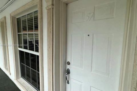 Condominio en alquiler en Miami, Florida, 1 dormitorio, 51.19 m2 № 1991384 - foto 5