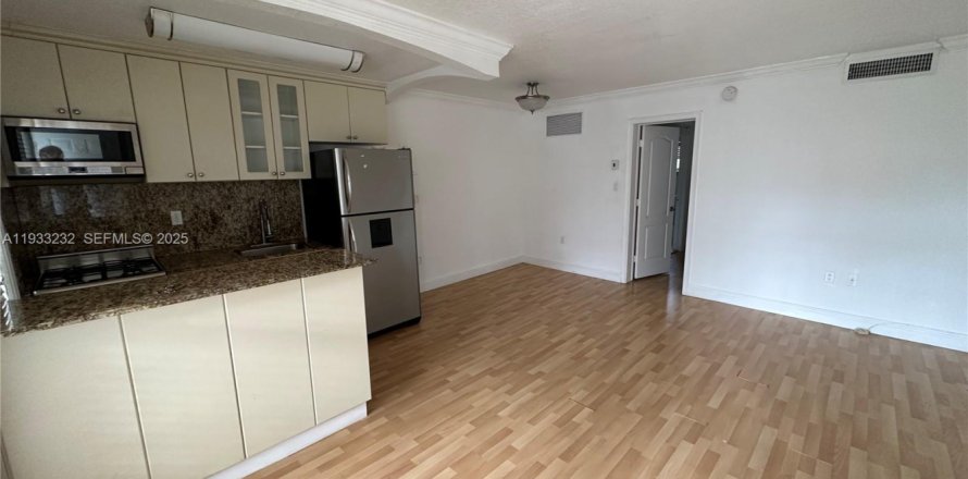 Condominio en Miami, Florida, 1 dormitorio  № 1991384