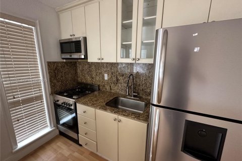 Condominio en alquiler en Miami, Florida, 1 dormitorio, 51.19 m2 № 1991384 - foto 2