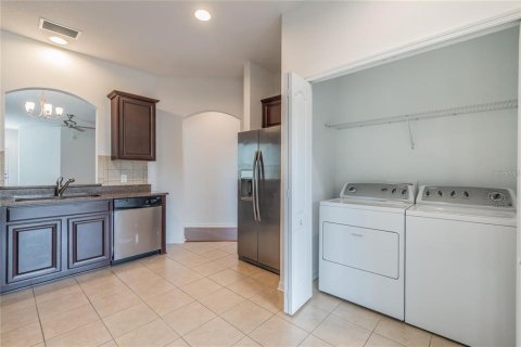 Villa ou maison à louer à Tampa, Floride: 4 chambres, 138.05 m2 № 2415139 - photo 9