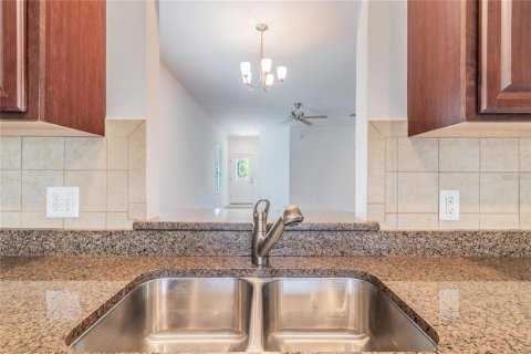 Villa ou maison à louer à Tampa, Floride: 4 chambres, 138.05 m2 № 2415139 - photo 6