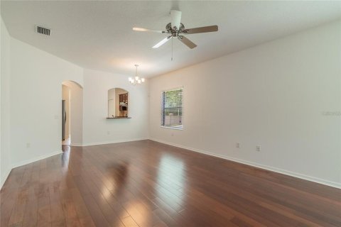 Villa ou maison à louer à Tampa, Floride: 4 chambres, 138.05 m2 № 2415139 - photo 5