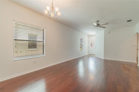 Villa ou maison à louer à Tampa, Floride: 4 chambres, 138.05 m2 № 2415139 - photo 3