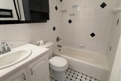 Villa ou maison à vendre à Jensen Beach, Floride: 2 chambres, 96.99 m2 № 2076533 - photo 4