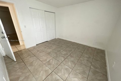 Copropriété à louer à Lauderhill, Floride: 3 chambres, 111.02 m2 № 1977806 - photo 9