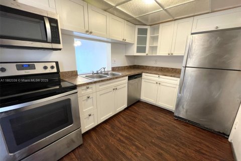 Copropriété à louer à Lauderhill, Floride: 3 chambres, 111.02 m2 № 1977806 - photo 2