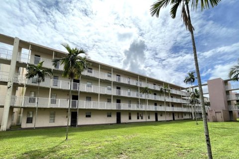 Condo à Lauderhill, Floride, 3 chambres  № 1977806