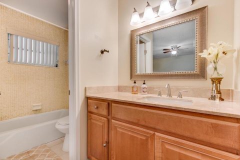 Condo in Delray Beach, Florida, 1 bedroom № 2088416 - photo 11