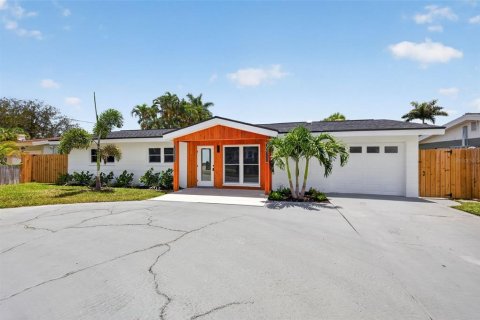 Casa en venta en Saint Petersburg, Florida, 3 dormitorios, 133.69 m2 № 2195664 - foto 2