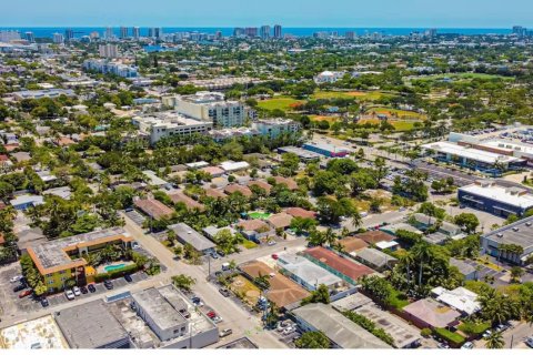 Снять в аренду виллу или дом в Форт-Лодердейл, Флорида 1 спальня, 55.74м2, № 1207320 - фото 1