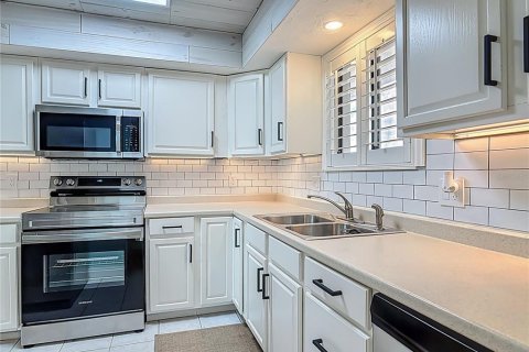 Condo in Flagler Beach, Florida, 2 bedrooms № 2095849 - photo 8