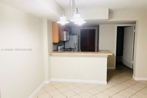 Condominio en alquiler en Plantation, Florida, 2 dormitorios, 89.65 m2 № 1987086 - foto 2