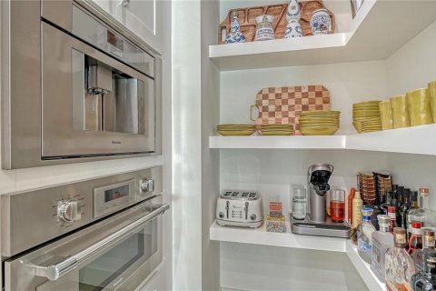 Купить виллу или дом в Сарасота, Флорида 14 комнат, 255.85м2, № 2097048 - фото 25