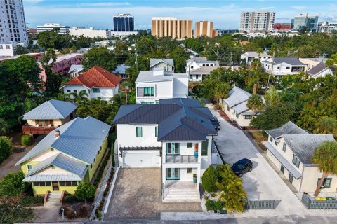 Купить виллу или дом в Сарасота, Флорида 14 комнат, 255.85м2, № 2097048 - фото 16
