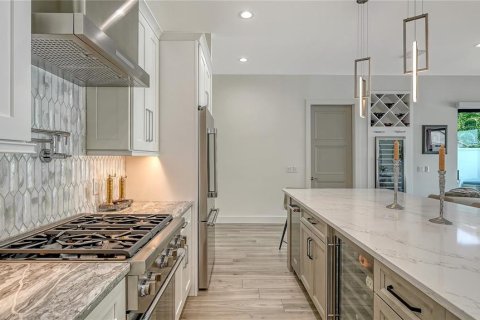 Купить виллу или дом в Сарасота, Флорида 14 комнат, 255.85м2, № 2097048 - фото 26