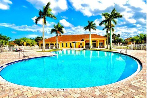 House in St. Lucie, Florida 3 bedrooms, 148.27 sq.m. № 2192002 - photo 16