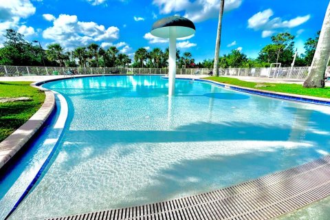 House in St. Lucie, Florida 3 bedrooms, 148.27 sq.m. № 2192002 - photo 17
