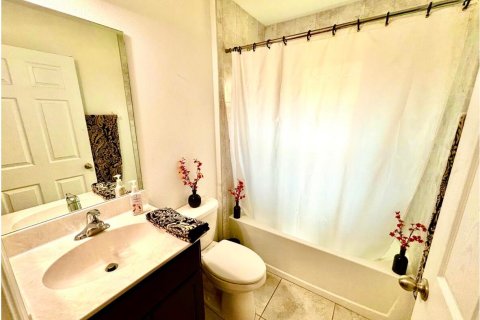 House in St. Lucie, Florida 3 bedrooms, 148.27 sq.m. № 2192002 - photo 11
