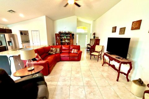 House in St. Lucie, Florida 3 bedrooms, 148.27 sq.m. № 2192002 - photo 3