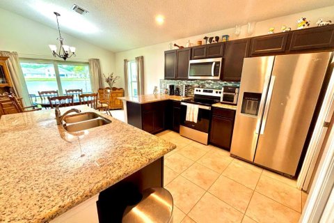 House in St. Lucie, Florida 3 bedrooms, 148.27 sq.m. № 2192002 - photo 4