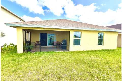 House in St. Lucie, Florida 3 bedrooms, 148.27 sq.m. № 2192002 - photo 15