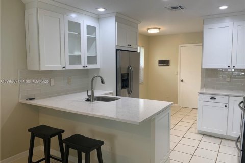 Снять в аренду виллу или дом в Дейви, Флорида 2 спальни, 116.69м2, № 1950108 - фото 3