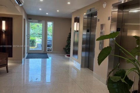 Copropriété à vendre à Hallandale Beach, Floride: 1 chambre, 78.97 m2 № 1992081 - photo 20