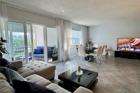 Copropriété à vendre à Hallandale Beach, Floride: 1 chambre, 78.97 m2 № 1992081 - photo 14