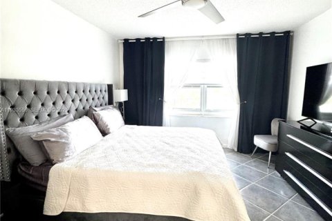 Copropriété à vendre à Hallandale Beach, Floride: 1 chambre, 78.97 m2 № 1992081 - photo 18