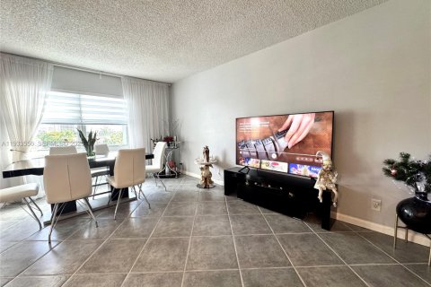 Copropriété à vendre à Hallandale Beach, Floride: 1 chambre, 78.97 m2 № 1992081 - photo 5