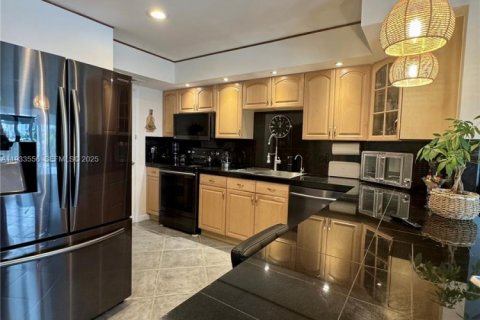 Copropriété à vendre à Hallandale Beach, Floride: 1 chambre, 78.97 m2 № 1992081 - photo 12