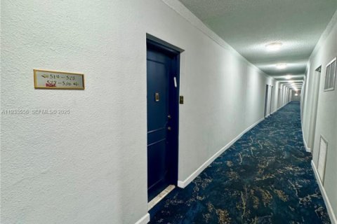 Copropriété à vendre à Hallandale Beach, Floride: 1 chambre, 78.97 m2 № 1992081 - photo 21