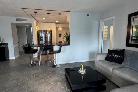 Copropriété à vendre à Hallandale Beach, Floride: 1 chambre, 78.97 m2 № 1992081 - photo 8