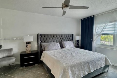 Copropriété à vendre à Hallandale Beach, Floride: 1 chambre, 78.97 m2 № 1992081 - photo 15