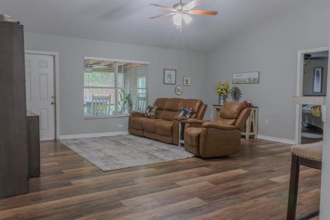 House in Spring Hill, Florida 4 bedrooms, 179.67 sq.m. № 1917231 - photo 10
