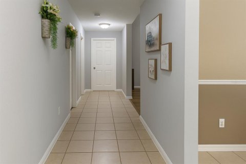 House in Spring Hill, Florida 4 bedrooms, 179.67 sq.m. № 1917231 - photo 12