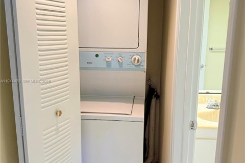 Снять в аренду кондоминиум в Пемброк-Пайнс, Флорида 2 спальни, 110.74м2, № 2001052 - фото 10