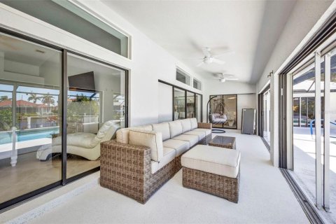 House in Punta Gorda, Florida 3 bedrooms, 181.72 sq.m. № 1858291 - photo 9