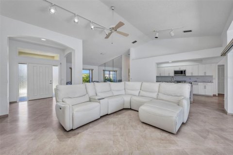 House in Punta Gorda, Florida 3 bedrooms, 181.72 sq.m. № 1858291 - photo 10