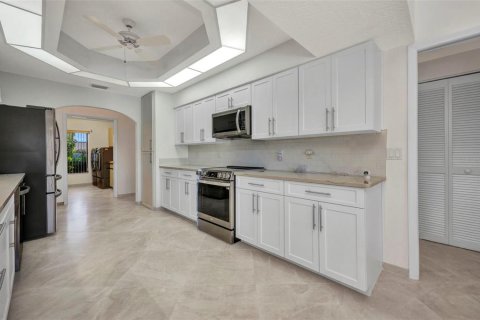 House in Punta Gorda, Florida 3 bedrooms, 181.72 sq.m. № 1858291 - photo 12