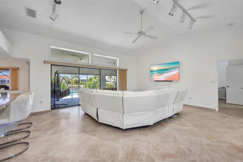 House in Punta Gorda, Florida 3 bedrooms, 181.72 sq.m. № 1858291 - photo 8