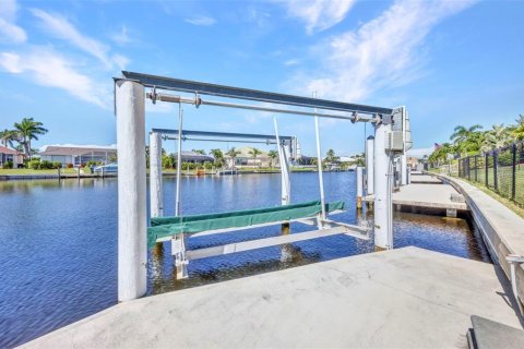 House in Punta Gorda, Florida 3 bedrooms, 181.72 sq.m. № 1858291 - photo 7